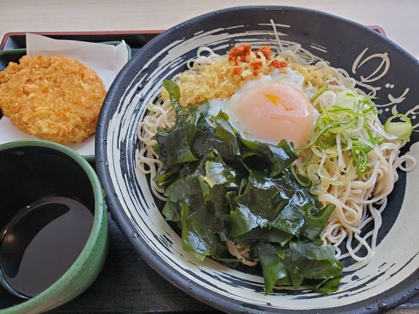 「朝そば(玉子)・わかめ変更・温玉＋コロッケ」@ゆで太郎 長者町店の写真