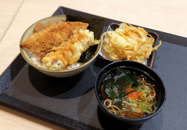 「お椀そば(100円)+のり弁(270円)他」@ゆで太郎 環七西瑞江店の写真