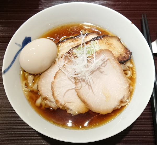 「醤油(手もみ)＋味玉＋チャーシュー」@麺 みつヰの写真