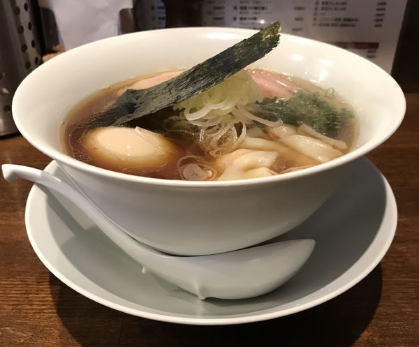 「昼の部だけの特製醤油拉麺 ¥1400」@創作麺工房 鳴龍の写真