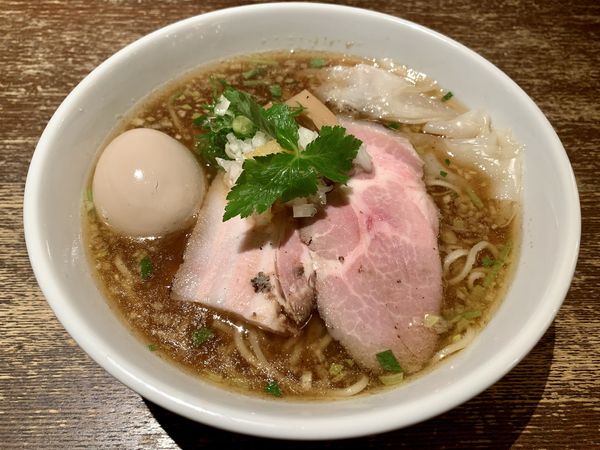 「節と煮干しの中華そば(醤油)＋特製1050円」@三馬路の写真