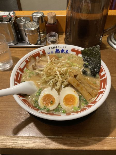 「特入り東京豚骨ラーメン」@屯ちん 池袋本店の写真
