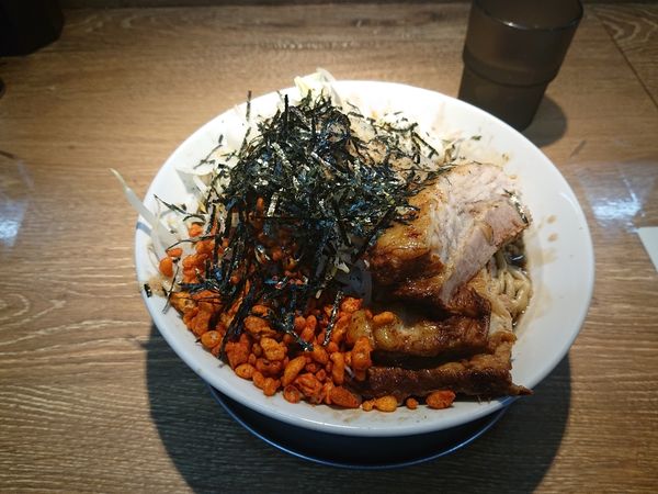 「限定 黒黒黒 ヤサイ少なめ からたま マヨネーズ アブラ」@麺屋 浜一の写真