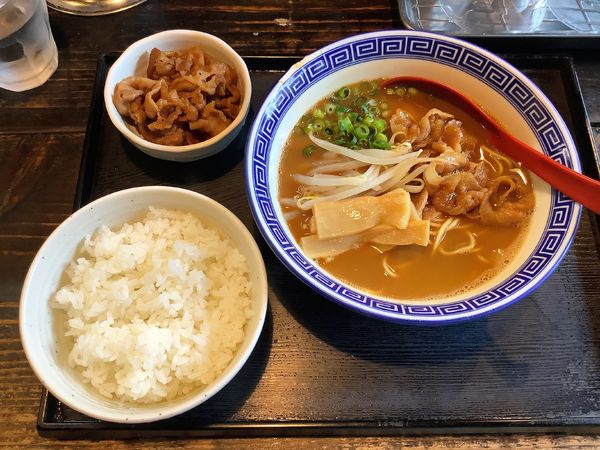 「中華そば+豚スラ+生玉子+ライス」@中華そばJACの写真