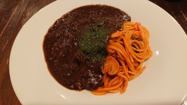 「カレースパゲティー　８８０円」@カフェ＆ダイニング Paletteの写真