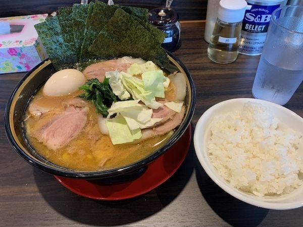 「ラーメン（吉祥寺盛り）」@ラーメン 岬家の写真