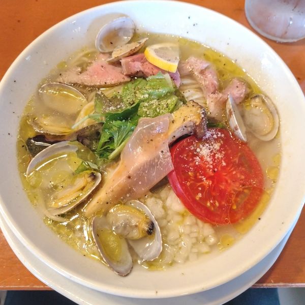 「ボンゴレ塩トマトラーメン」@麺屋CHIKUWAの写真
