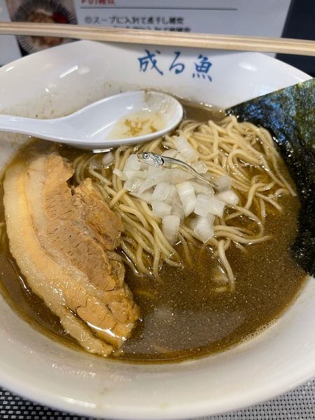 「純煮干しそば」@煮干し中華そば 成る魚の写真