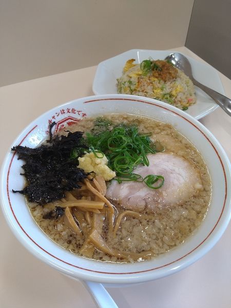 「背脂生姜と半チャーハン」@ラーチャン専門 我武者羅 蒲田店の写真