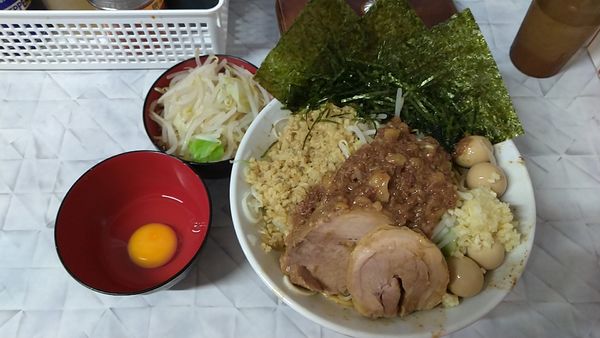 「小汁なし+魚粉+ショウガ+うずら」@麺屋 歩夢 金沢八景店の写真