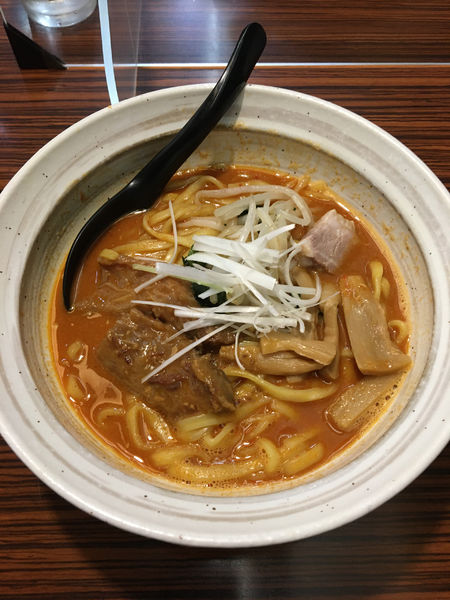 「牛すじラーメン　890円」@もつの屋の写真