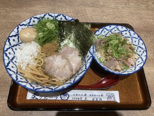 「特製まぜそば＋大盛＋チャーシュー丼」@葵製麺 イオンモール川口店の写真