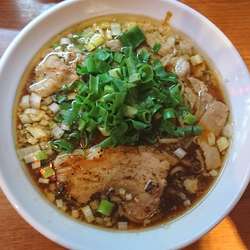 炙り肉の濃口醤油らーめん