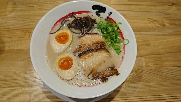 「石田味玉入りラーメン」@石田てっぺい 高槻駅前店の写真