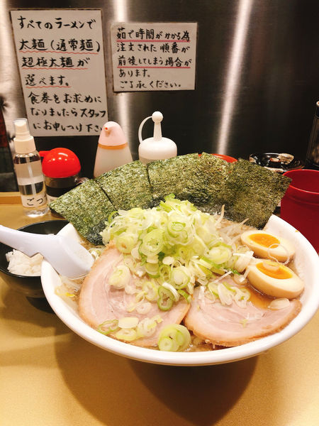 「醤油ラーメン」@超ごってり麺 ごっつ 亀戸本店の写真