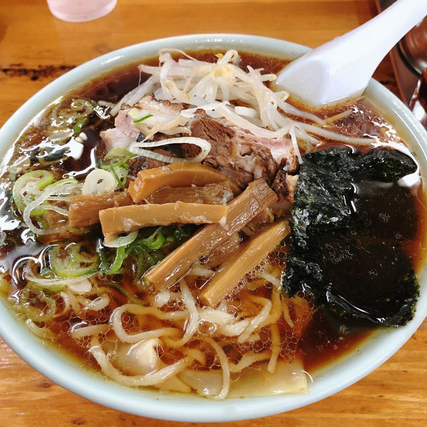 「ラーメン820円(愛入り)」@大西の写真