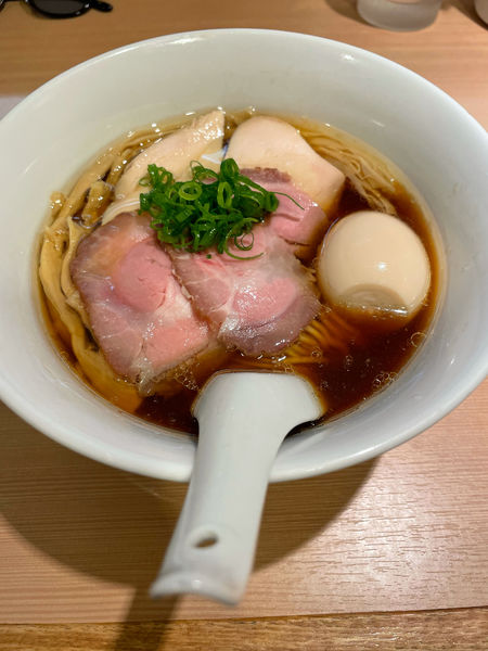 「特製醤油らぁ麺」@らぁ麺 はやし田 新宿本店の写真