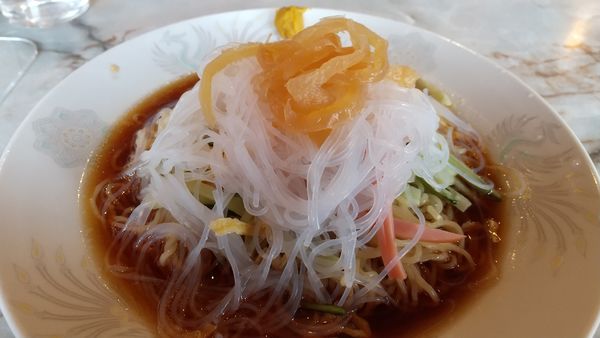 「冷やし中華・餃子セット（1000円）」@菜来軒 川口店の写真