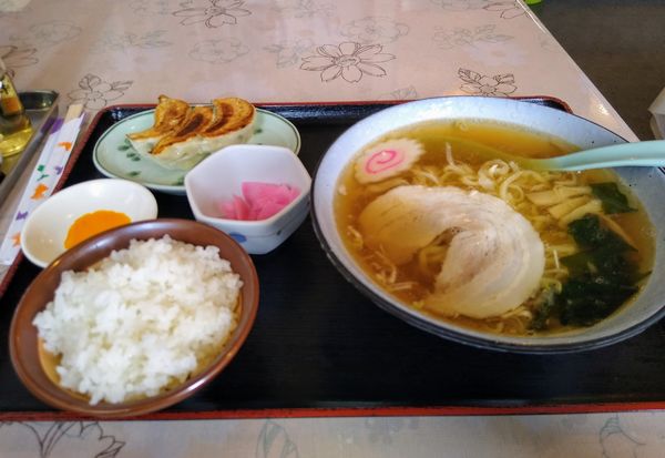 「手打ちらーめん (Aセット 930円 )」@いずみや 本店の写真