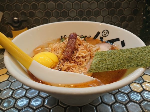 「カカカカカルピス(パクチー無し)＋パイナップル味付玉子」@パイナップルラーメン屋さん パパパパパインの写真