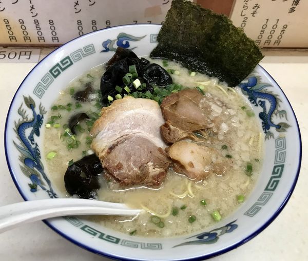 「博多ラーメン￥650＋替玉￥100」@ラーメンえちご 本店の写真