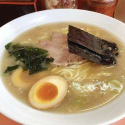 ラーメン600円中盛100円味玉100円