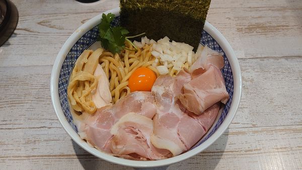 「濃厚たまごのまぜそば 850円 + 鶏飯 380円」@中華そば 四つ葉の写真