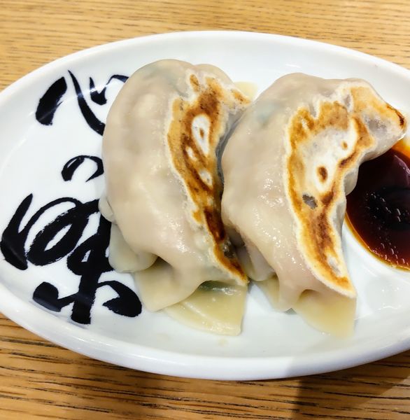 「心の味餃子 2個300円」@松戸富田麺桜の写真