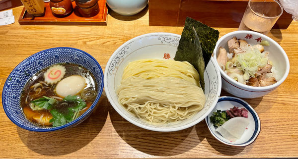 「味玉清湯つけそば＋チャーシューご飯」@つけそば 神田勝本の写真