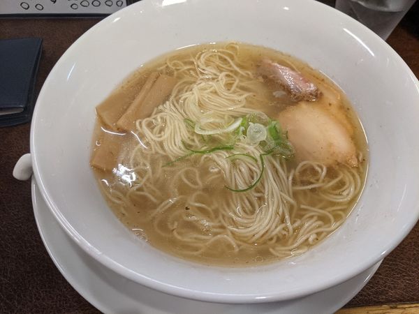 「しおらーめん　780円+替え玉100円」@ラーメン専門店 なるとやの写真