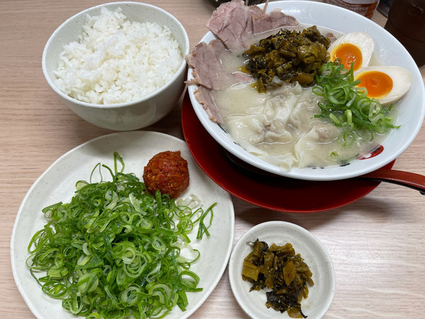 「スペシャルらーめん、高菜、特製から味噌、ネギ、ライス大」@長浜ナンバーワン 東京大岡山店の写真