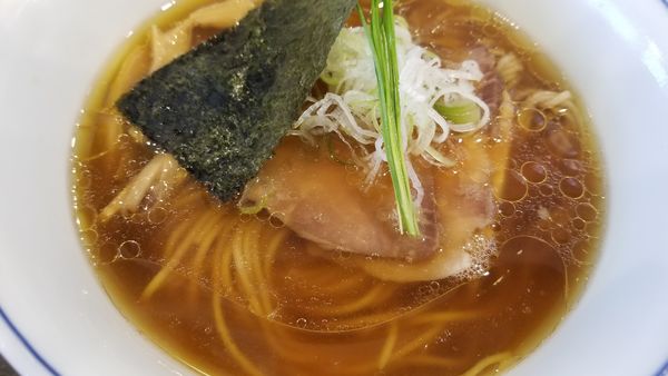 「醤油らぁ麺」@らぁ麺  麦一粒の写真