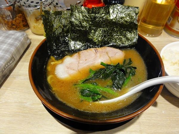 「ラーメン600円ライス100円」@ラーメン桜道の写真