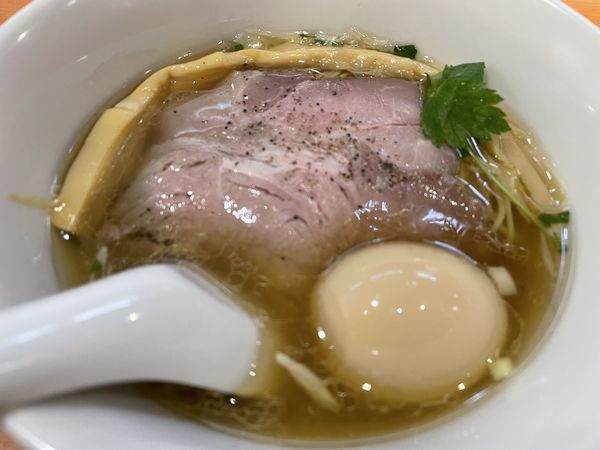 「とびうお塩ラーメン　味玉　1200円」@らぁ麺 はやし田 池袋店の写真