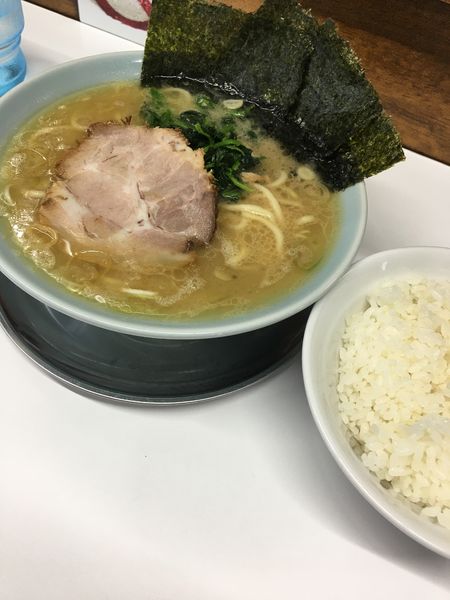 「ラーメン並　750円　ライス　150円」@横浜家系ラーメン 楊喜家の写真