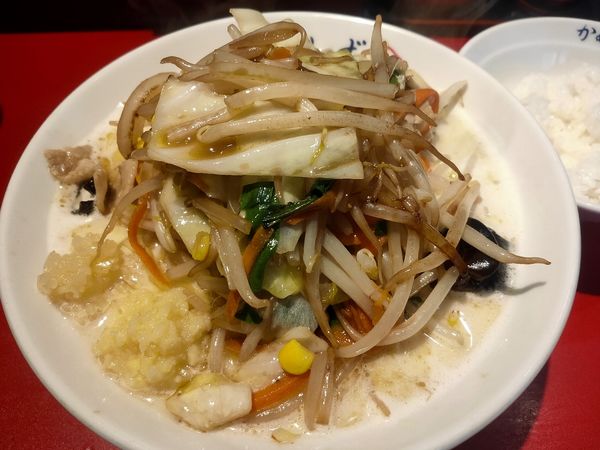 「濃厚タンメン 830円 ランチ半ライスサービス」@濃厚タンメン かめしげの写真