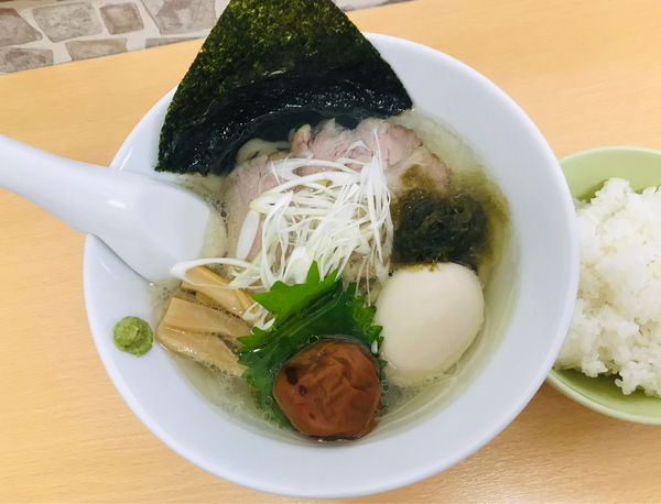 「【限定】南高梅の塩中華(極太ちぢれ麺)＋味玉＋ライス」@中華そば 蒼穹の写真