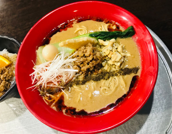 「【限定】濃厚胡麻味噌担々麺＋ドボン飯」@らー神 心温の写真