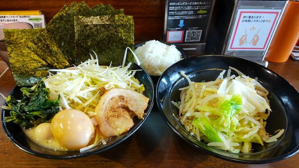 「塩ネギラーメン＋もやキャベ＋のり＆味玉」@濃厚豚骨ラーメン 濱虎家の写真