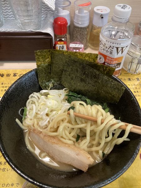 「豚骨醤油（７５０円）」@横浜家系ラーメン 梅田家の写真