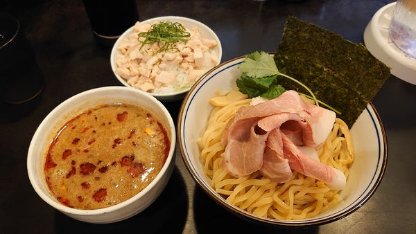 「【限定】辛いつけそば 980円 + 鶏飯 380円」@中華そば 四つ葉の写真