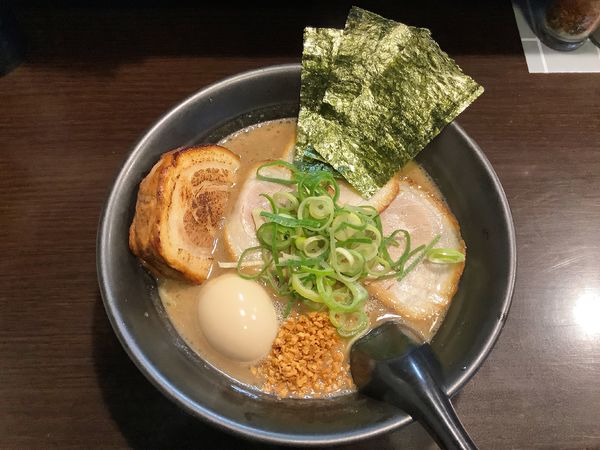 「全部入りラーメン+ランチセットA（ねぎ玉ミニチャーシュー丼）」@ラーメンくれはの写真