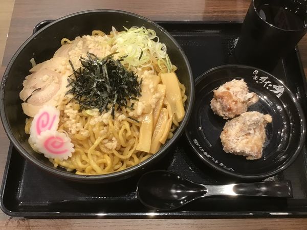 「油そば大盛760円(クーポンで唐揚げ2個無料)」@伝説のすた丼屋 柏店の写真