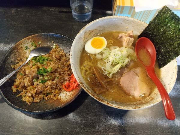 「元祖味噌らーめん780円＋ミニチャーハン280円」@らーめん縄文の写真