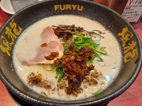 「ラーメン、替玉２玉」@とんこつラーメン 博多風龍 渋谷店の写真