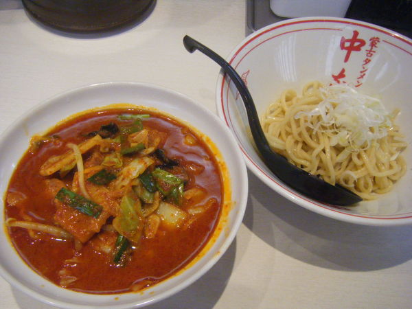 「冷し味噌やさい（麺半分、辛さ3倍）」@蒙古タンメン中本 秋津店の写真