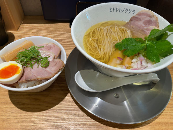 「鳥と貝の金色潮そば　まかないご飯」@ヒトヤドノクジラの写真