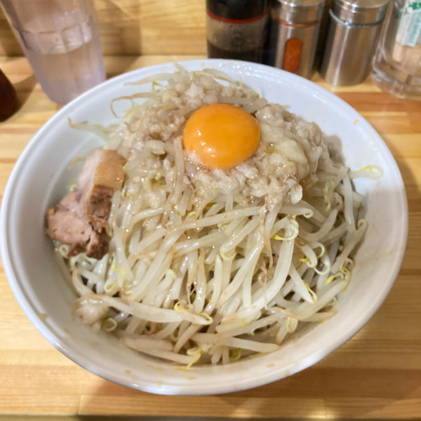 「まぜそば醤油大(チーズ、野菜、濃いめ、油)ニンニク無し」@麺処 MAZERUの写真
