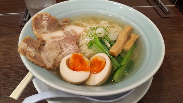 「味玉らーめん（塩）+チャーシュー」@麺屋 空海 KOOKAI 品川店の写真