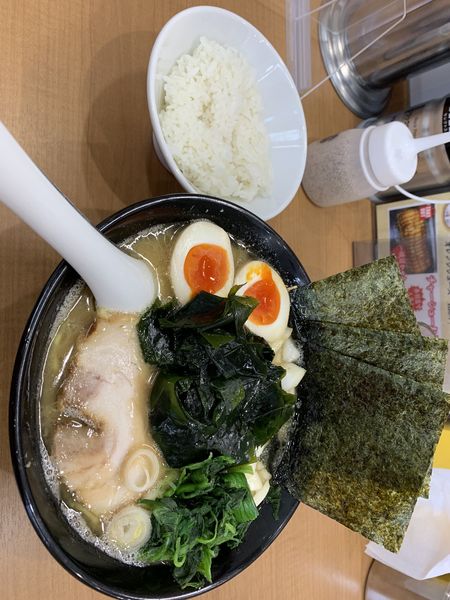 「豚骨醤油ラーメン」@綾瀬らーめん 粋の写真